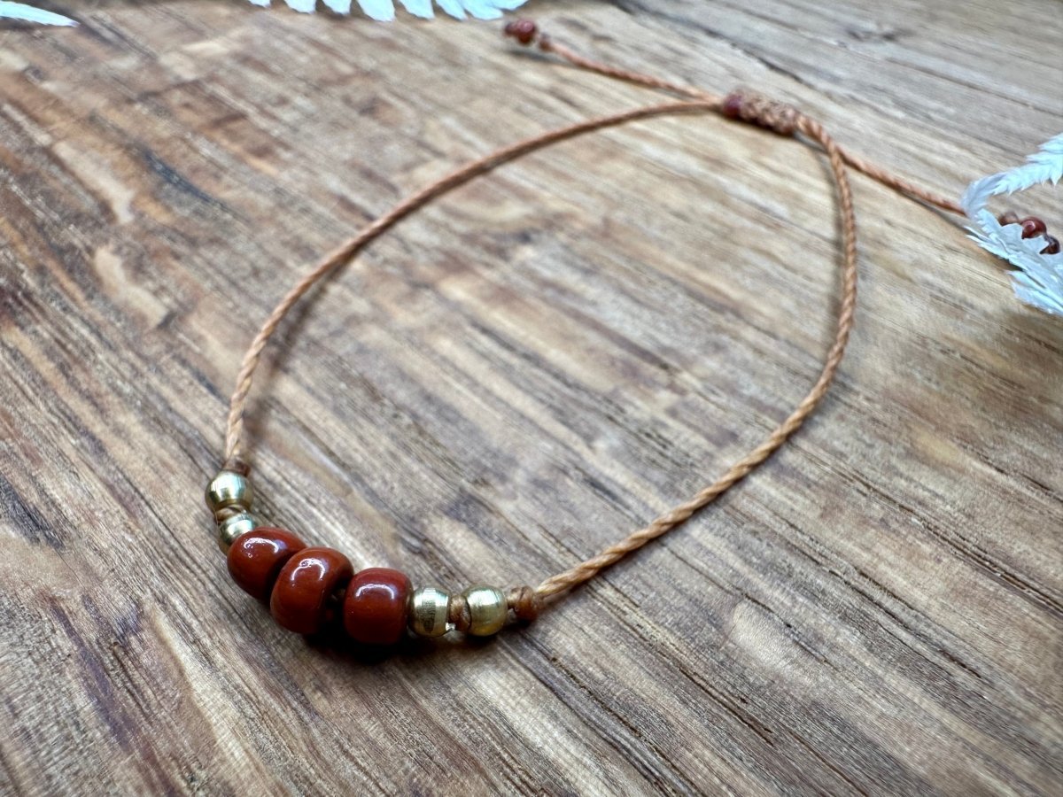 Armband kleine Perlen, rot, türkis, schwarz -