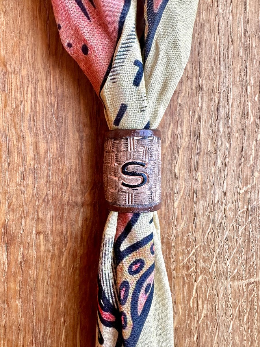 Bandana Slide Buchstabe Leder -