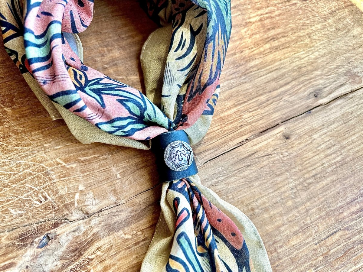Concho Bandana Slide Leder Thunderbird - Bandana