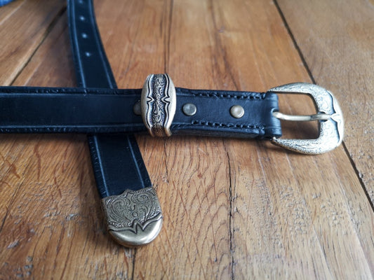 Schwarzer Echtleder Gürtel mit Altmessing Ornamenten - Gürtel