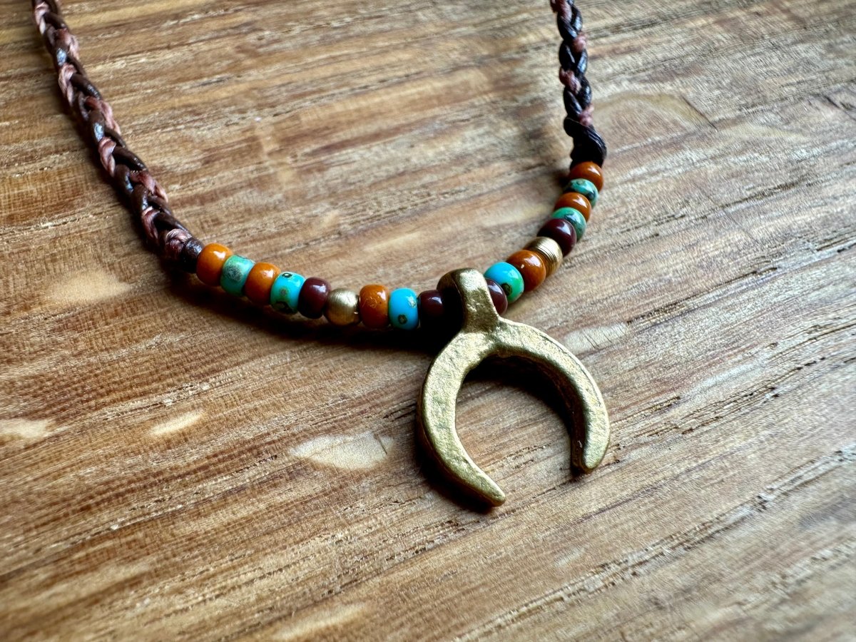 Halbmond Kette , Perlen, Leder geflochten - Halsketten