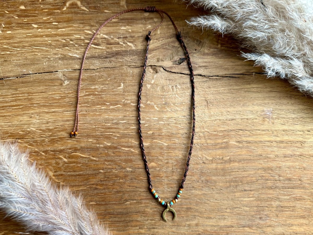 Halbmond Kette , Perlen, Leder geflochten - Halsketten