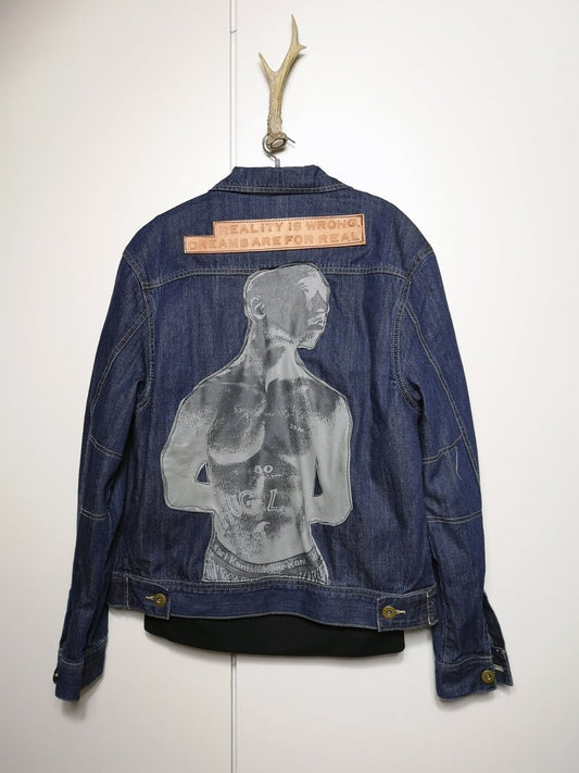 Individualisierte Jeansjacke "Reality is wrong" (Gr.M) -