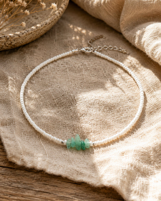 Dünne Perlenkette Jade Detailansicht Silberverschluss – Jade von Spitzstock