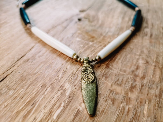 Kette "Ilvy" | Hair pipes | Halskette mit goldfarbenen Charms - Ketten