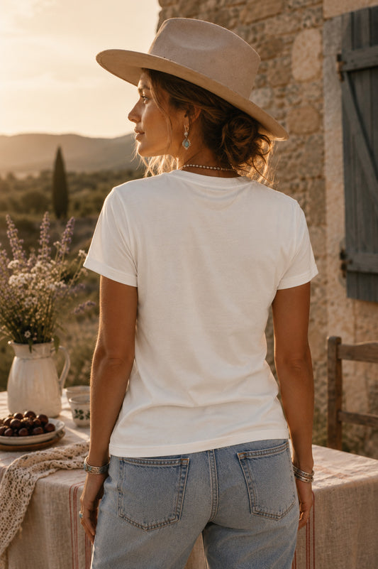 Margaux Surfer T-Shirt Rückenansicht am Model, Neutral Ladies' Fit – von Spitzstock
