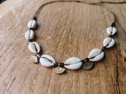 Muschel Choker Kette, Holz - /Messinganhänger, Surfer, Boho - Ketten