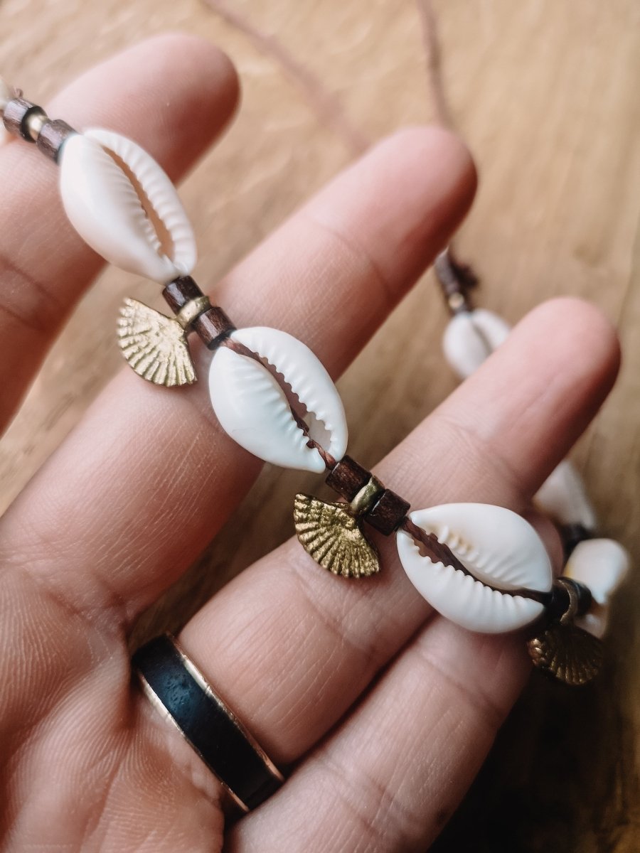 Muschel Choker Kette, Holz - /Messinganhänger, Surfer, Boho - Ketten
