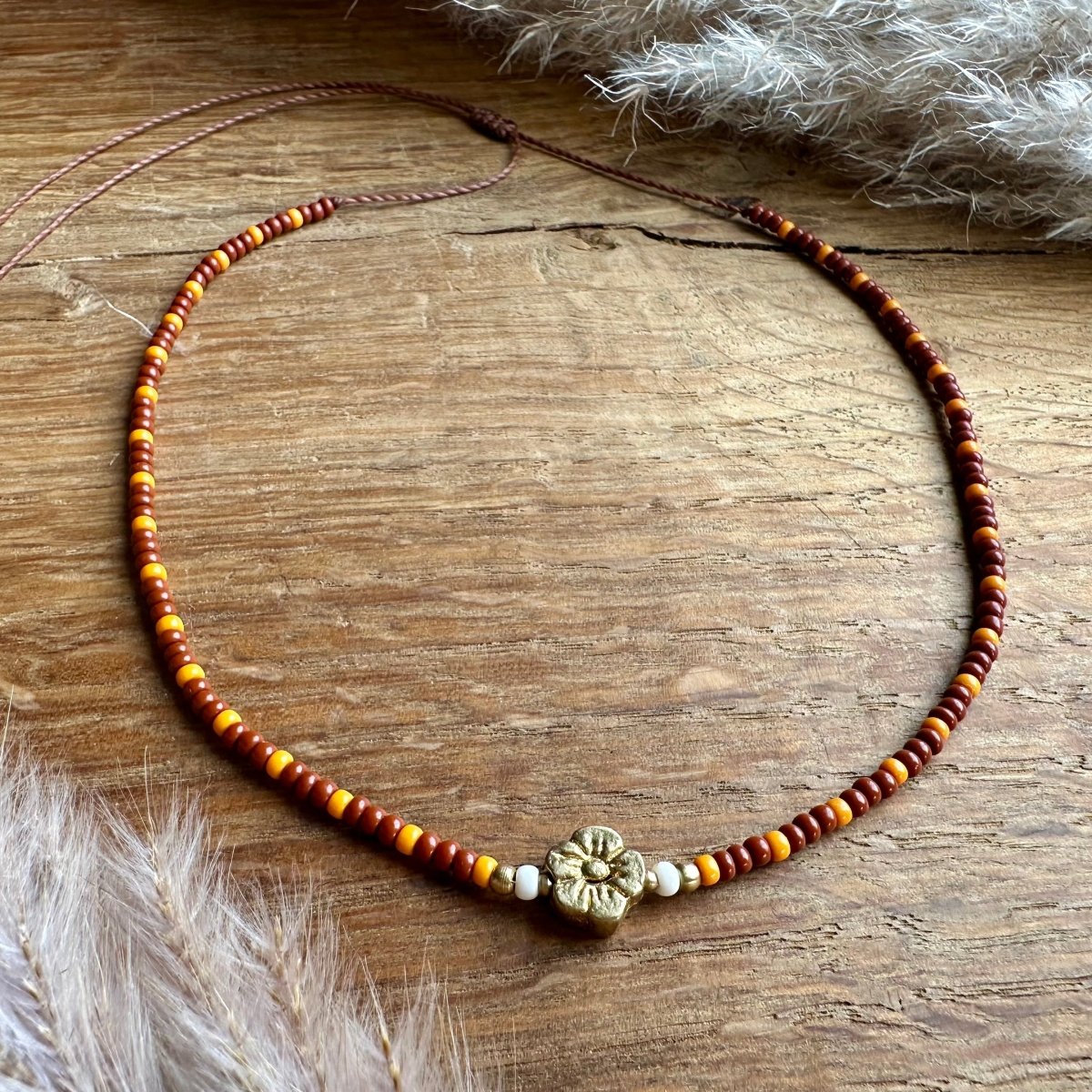 Perlenkette mit Blume - Halsketten