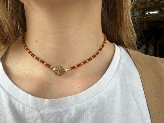 Perlenkette mit Blume - Halsketten
