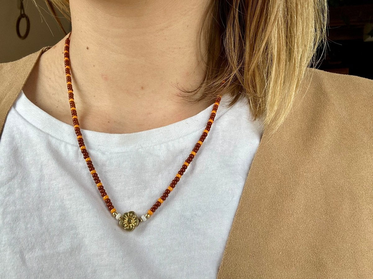 Perlenkette mit Blume - Halsketten
