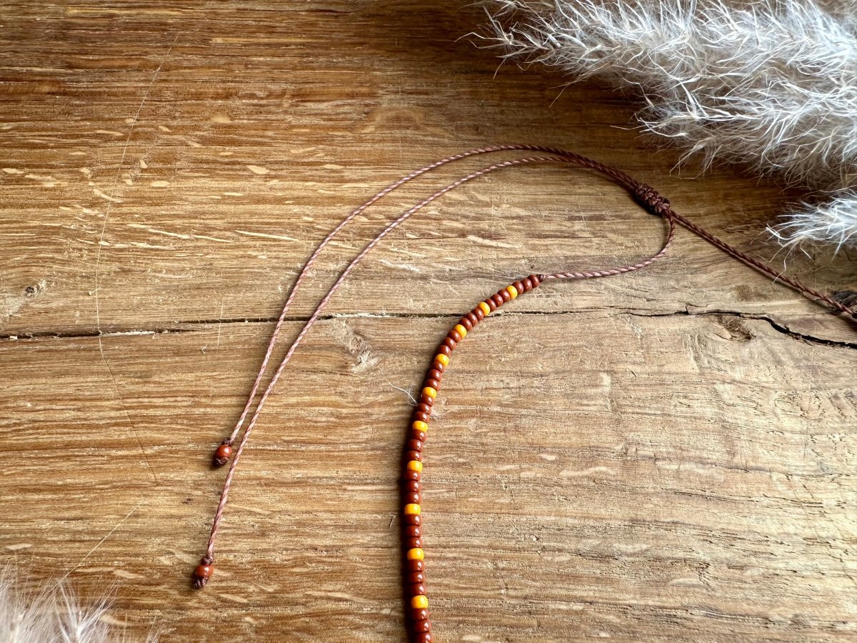 Perlenkette mit Blume - Halsketten