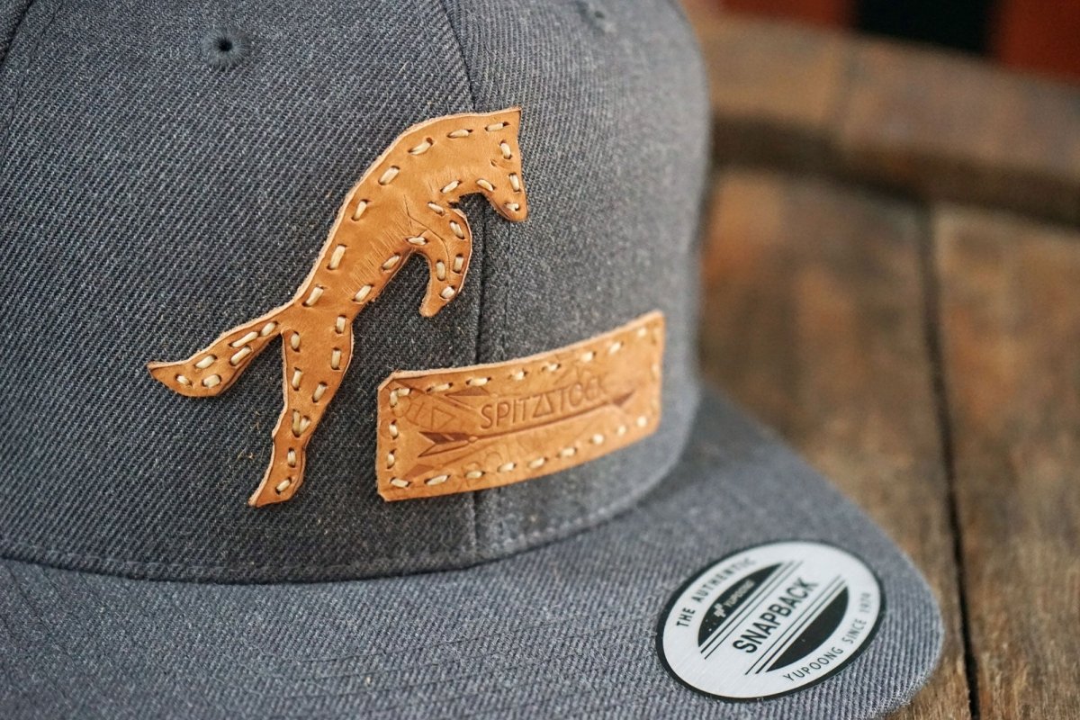 Unisex Snapback - Cap Grau mit Fuchs Lederpatch - Cap