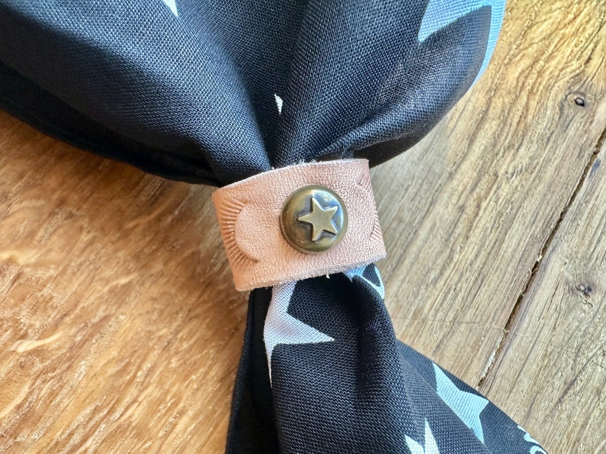 Tuchring Leder Muster und Niete - Bandana