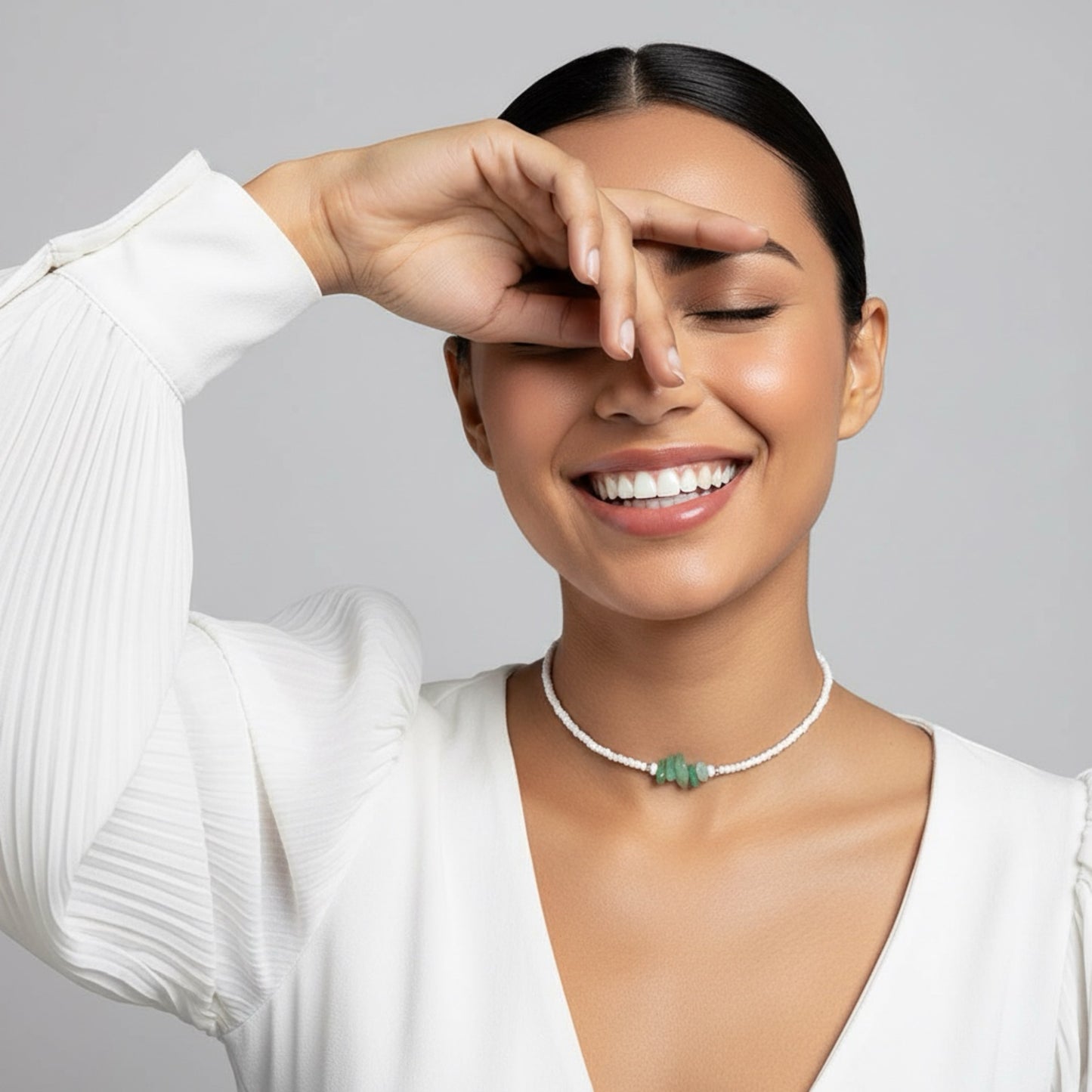 Kurze Boho Halskette aus weißen Jadeperlen, Festival & Strand Schmuck, 925er Silber Choker