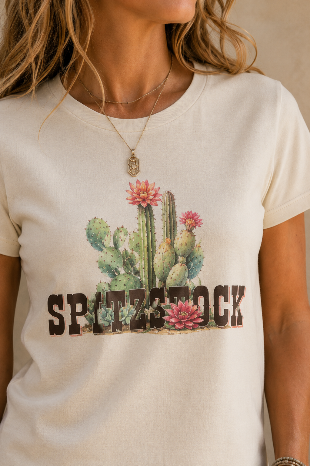 Colette T-Shirt Detailansicht Kaktus-Print auf Bio-Baumwolle – von Spitzstock