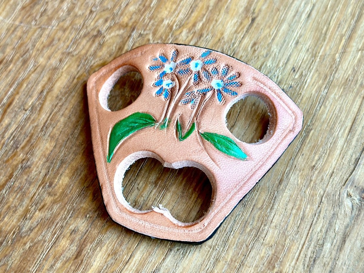 Handbemalter Tuchring „Floral“ – Western Bandana-Slide aus Echtleder - Bandana