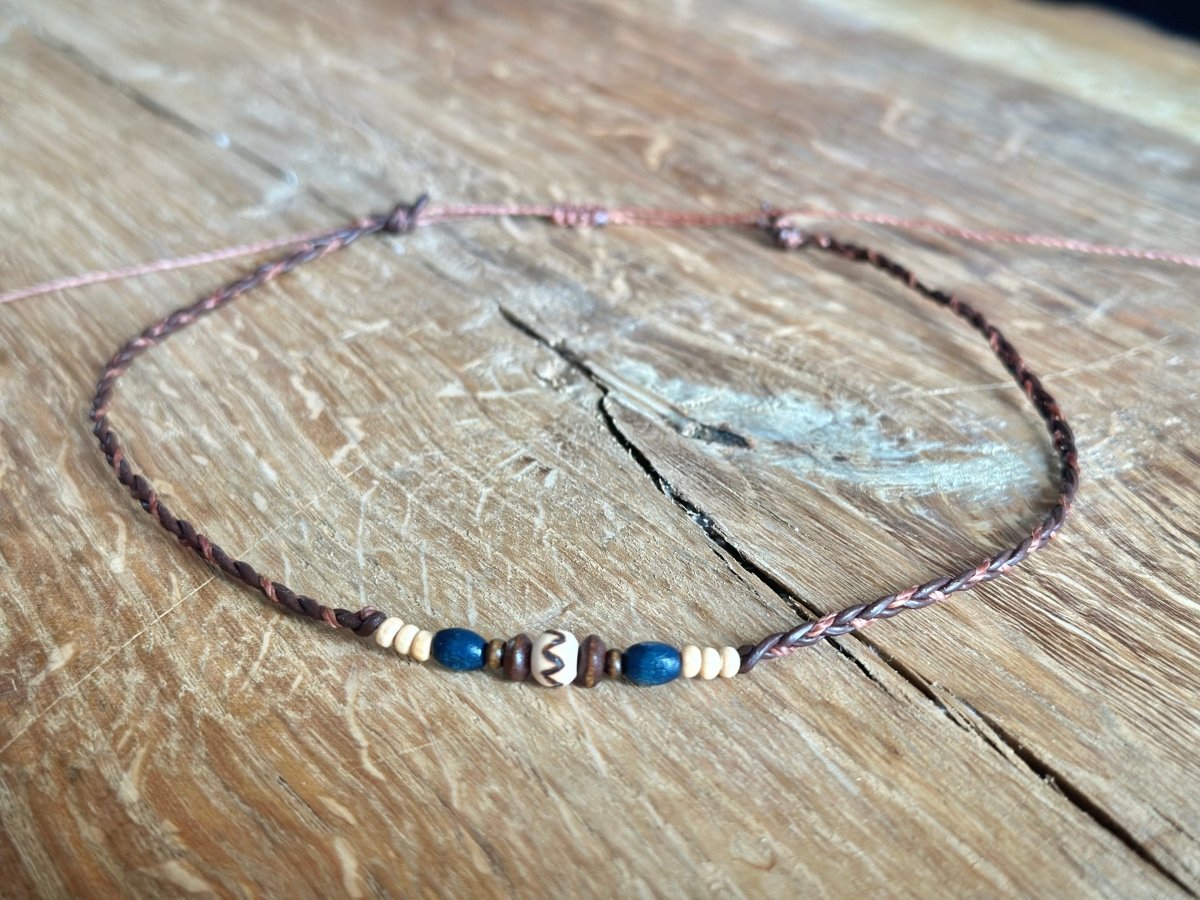 Boho Holzperlen Halskette Blau, Beige und Braun im Vergleich – Indigo von Spitzstock