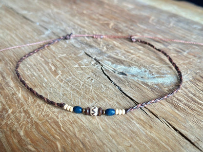 Boho Holzperlen Halskette Blau, Beige und Braun im Vergleich – Indigo von Spitzstock