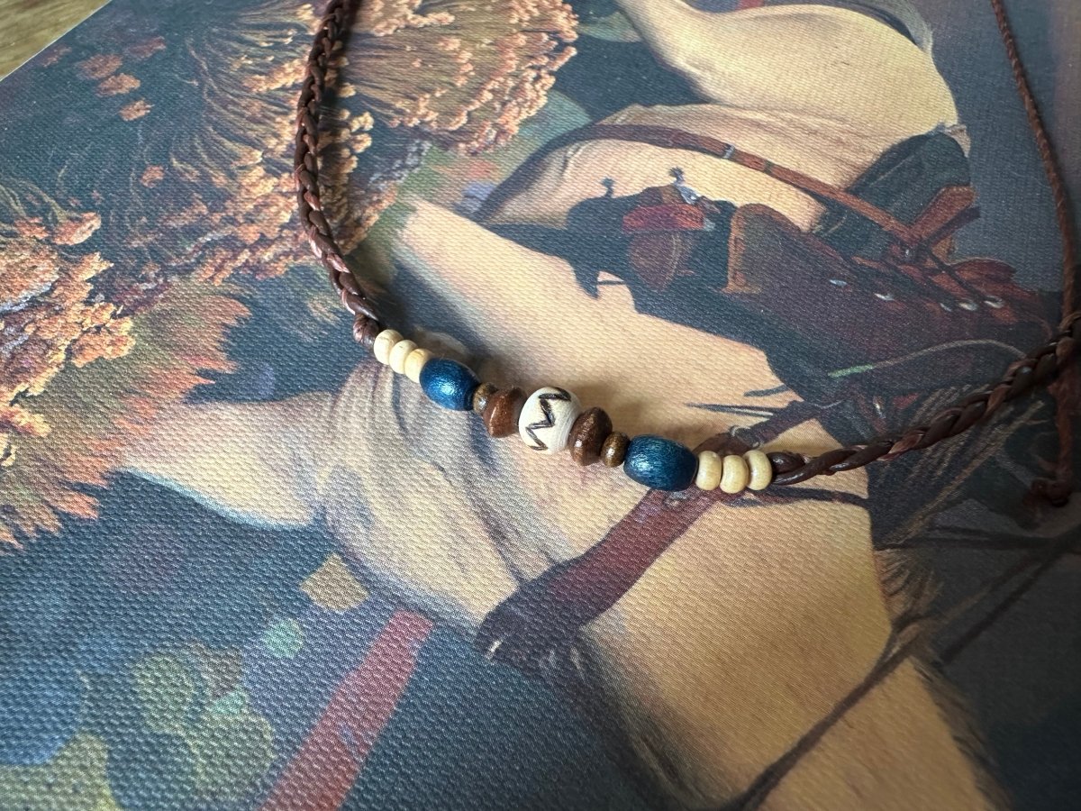 Boho Holzperlen Halskette Blau, Beige und Braun im Vergleich – Indigo von Spitzstock