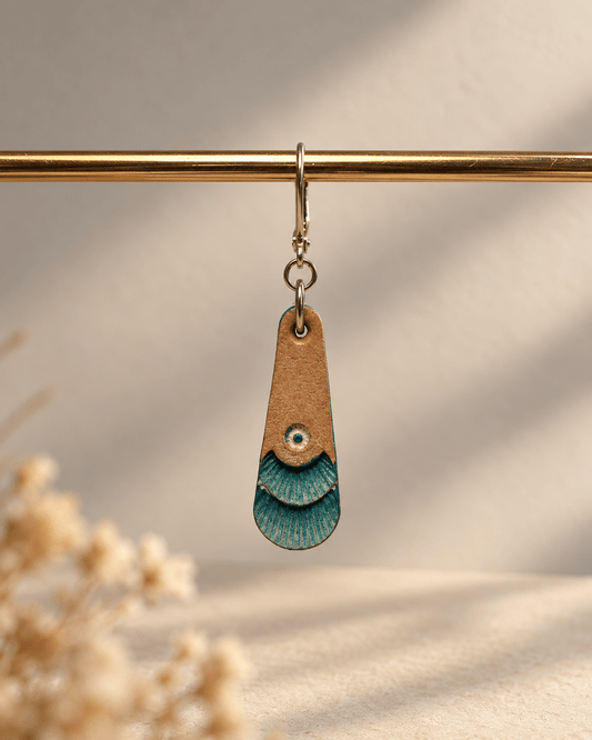 Leder Ohrringe mit Muschel-Motiv, handbemalt – Fenna - Ohrring
