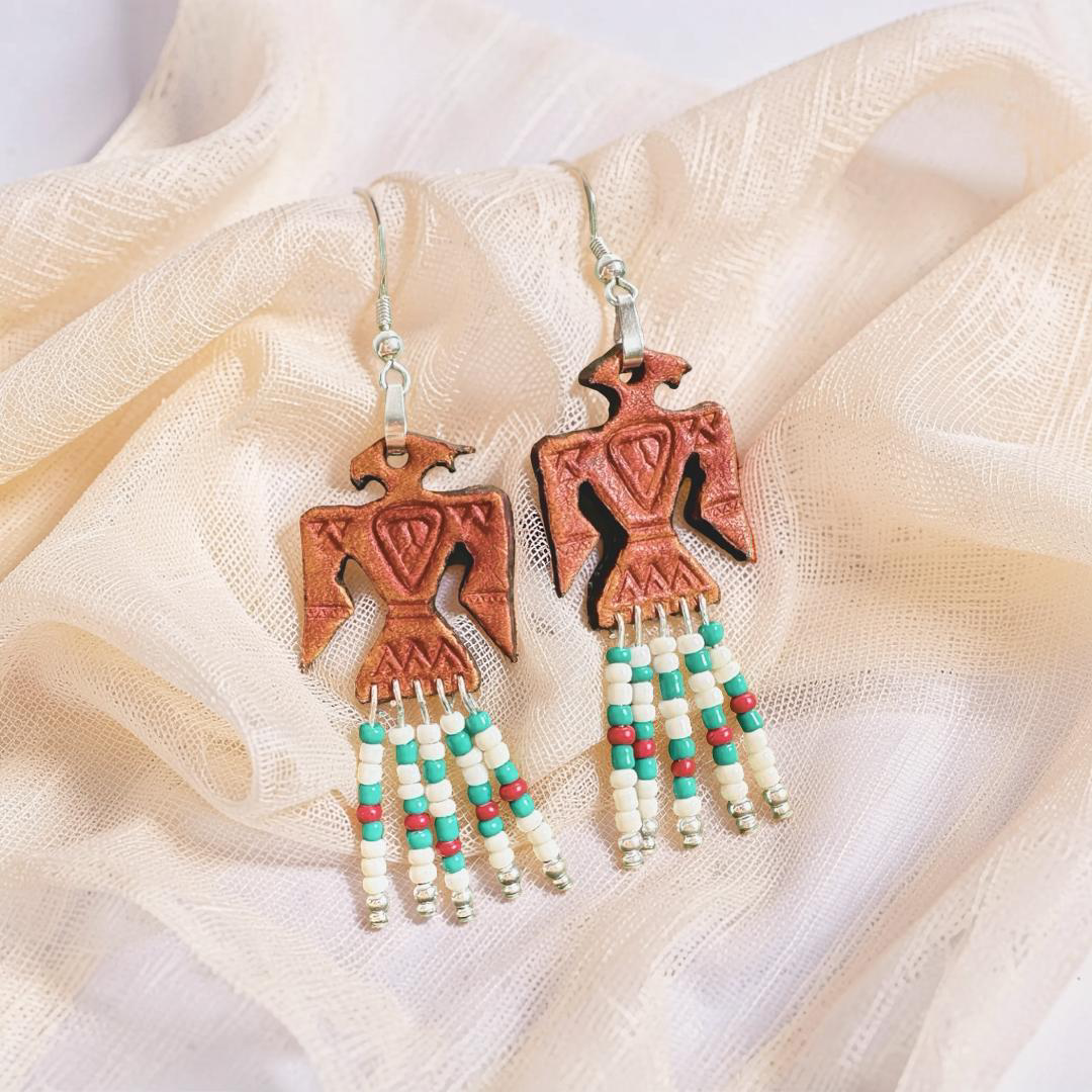 Handgefertigte Leder-Ohrringe „Thunderbird“ – Western-Statement-Schmuck mit 925er Silber & Perle