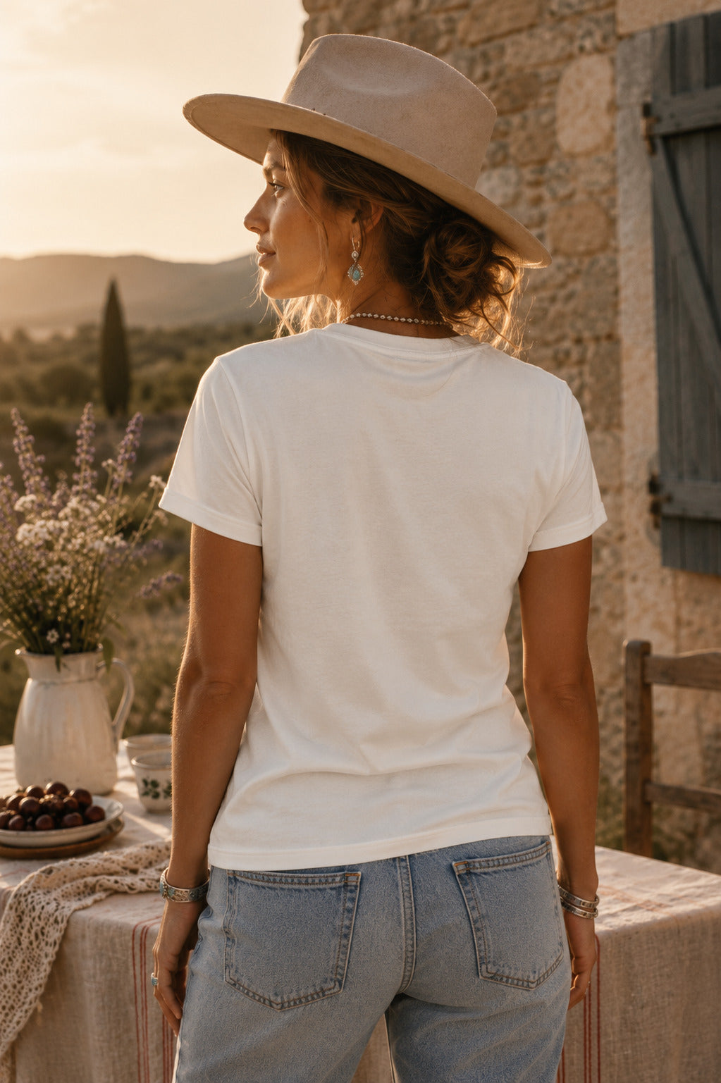 Margaux Surfer T-Shirt Rückenansicht am Model, Neutral Ladies' Fit – von Spitzstock