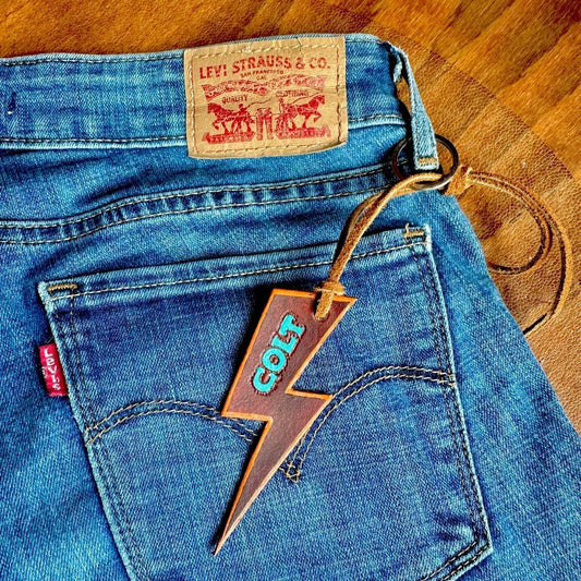 Personalisiertes Leder Anhänger mit Name & Blitz - Symbol - Schlüsselanhänger