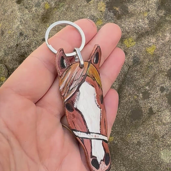 Erinnerung Pferd Schlüsselanhänger, persönliches Geschenk für Pferdeliebhaber, ein besonderes Andenken.