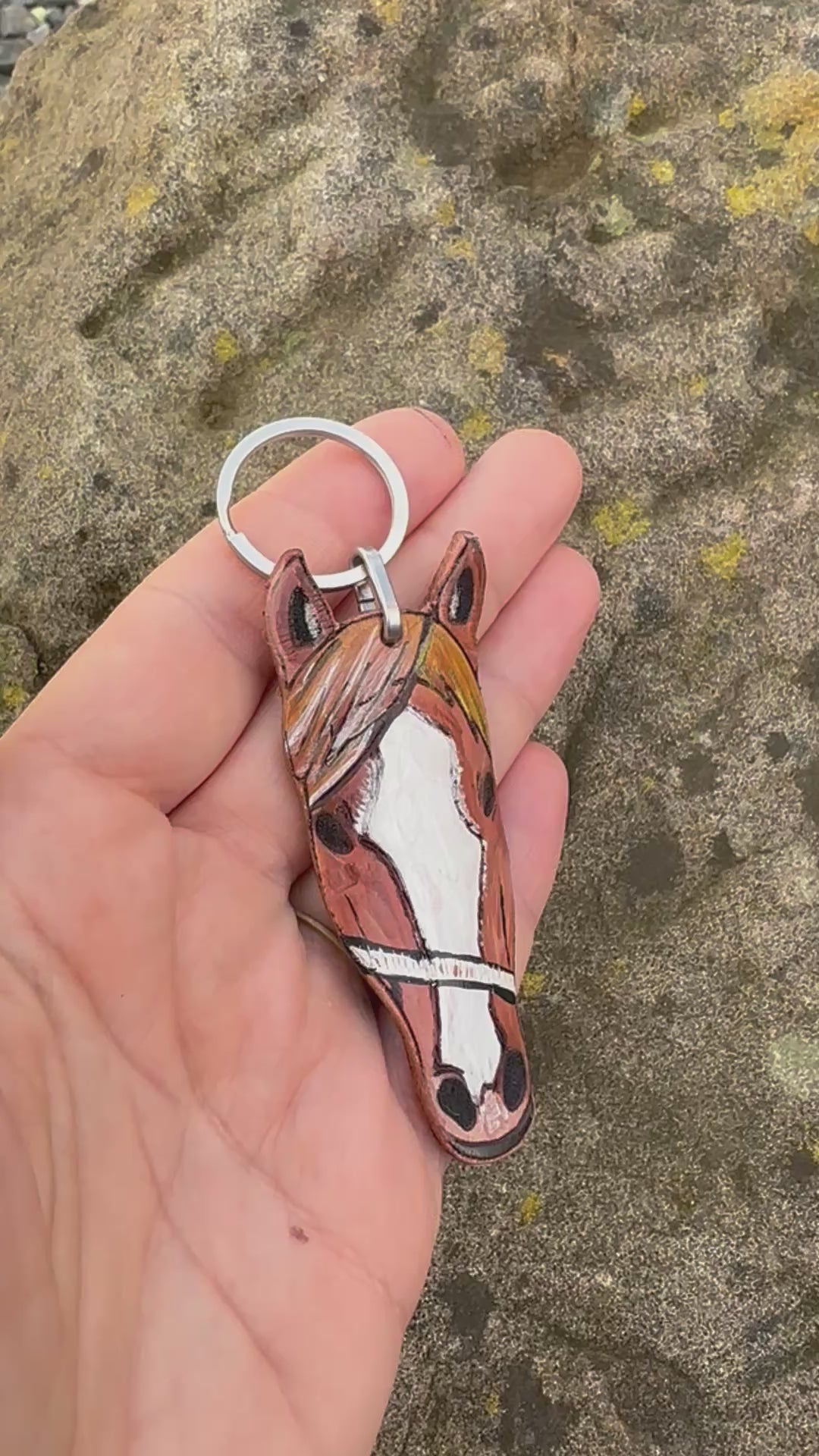 Erinnerung Pferd Schlüsselanhänger, persönliches Geschenk für Pferdeliebhaber, ein besonderes Andenken.