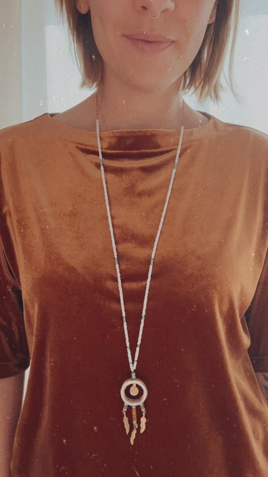 Kette mit Traumfänger und Messingfedern