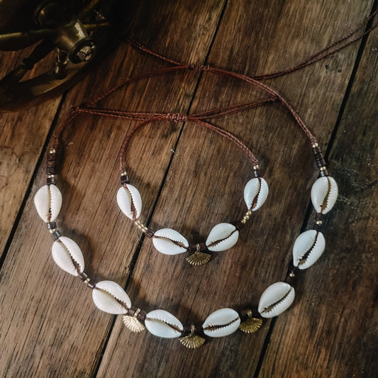 Set - Muschel Choker Kette mit passendem Armband, Messinganhänger, Holzperlen - Ketten