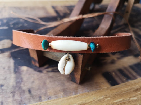 Southwestern Leder-Choker „Desert Spirit“ – Kette mit echtem Türkis, Muschel & Hairpipes -
