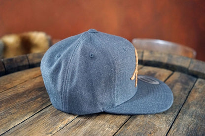 Unisex Snapback-Cap Grau mit Fuchs Lederpatch - Cap